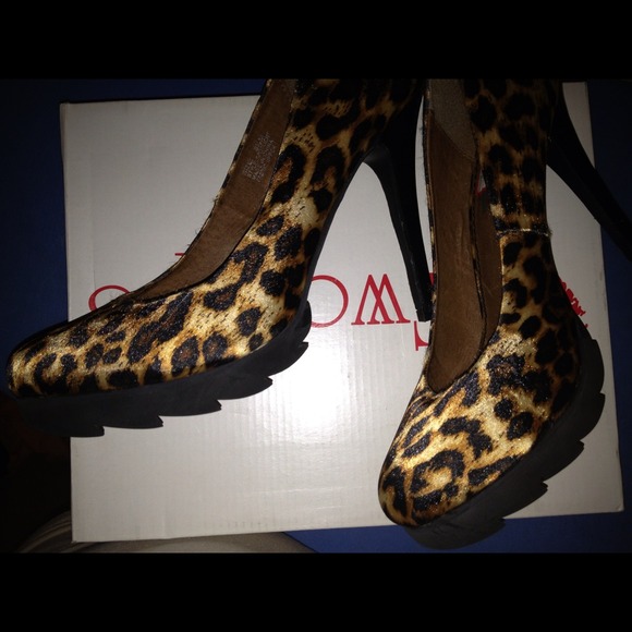 Two lips shoe. - Picture 3 of 3