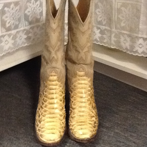 🚨Reserved🚨Tan Snakeskin Justin Boots 6 1/2A