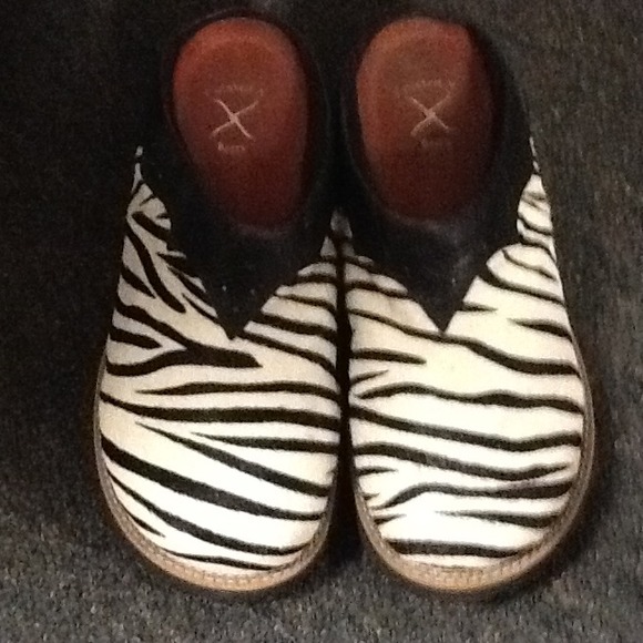 ♨Zebra Pony Hair Twisted X Western Mules  7.5M