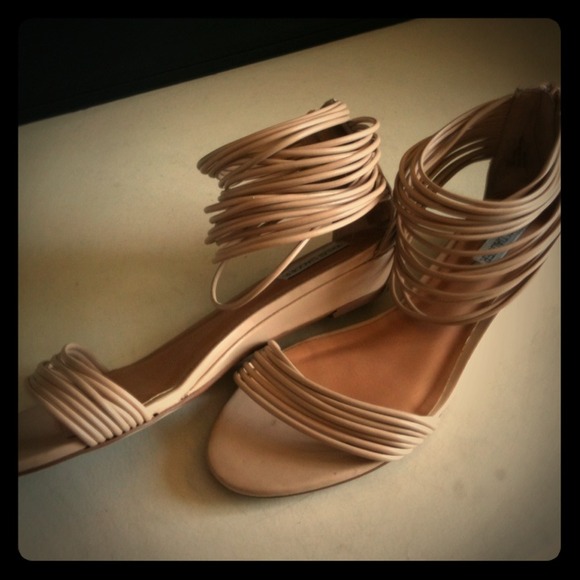 SOLD - Nude Flats