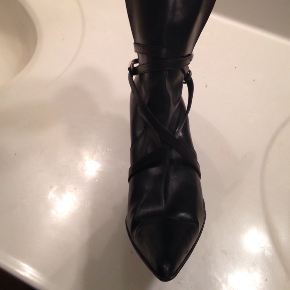 Michael Kors Black booties. fits a sz 8.5/9 - Picture 2 of 4