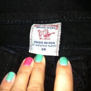 Black jeans great for fall .