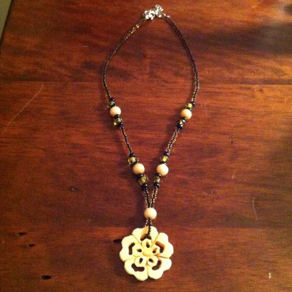 ⛔SOLD⛔ Green/Brown/Ivory beaded necklace