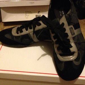 Worn once sz 7.5 black coach shoes