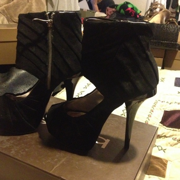 ✨Reduced✨Bebe Black Heels