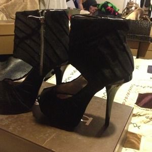✨Reduced✨Bebe Black Heels