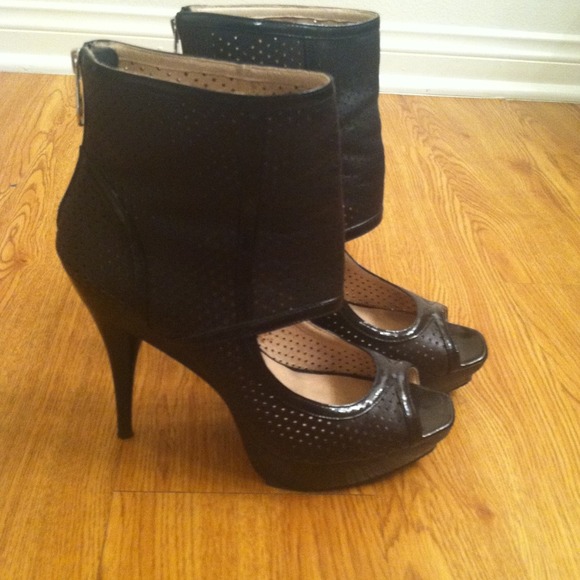 Michael Kors heels - Picture 3 of 3