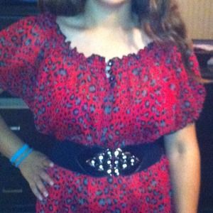 🌷Bundle💕Pretty red cheetah print blouse