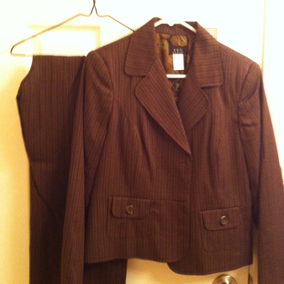 💥Reduced💥Brown pinstripe pants suit