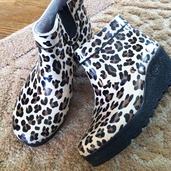 REDUCED AGAIN!  Leopard print rain booties. ☔⚡☔
