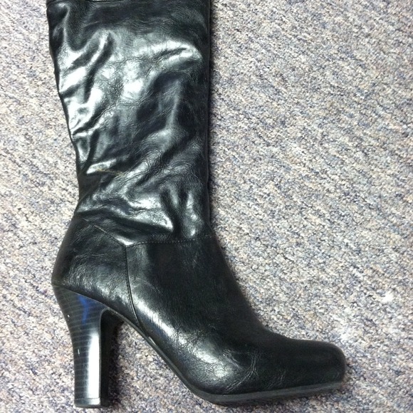 Black knee boots