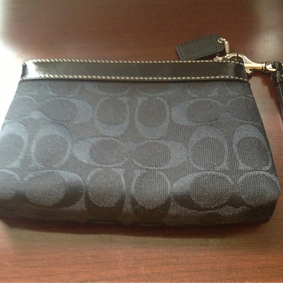 Black Coach clutch - Picture 2 of 3