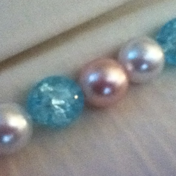 Handmade faux pearl necklace. - Picture 2 of 4