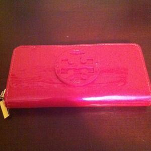 Pink vinyl zippered clutch wallet
