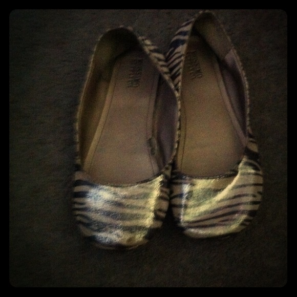 Shiny zebra flats