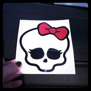 Girly skull with pink metallic bow