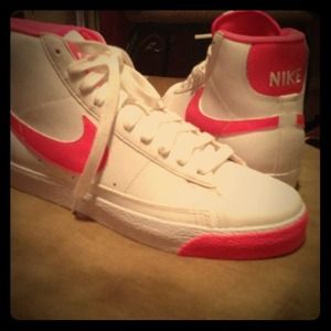 NWOB High top Nikes reserved