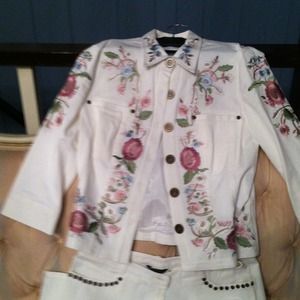 White Pant suit. Never worn size 10. $50