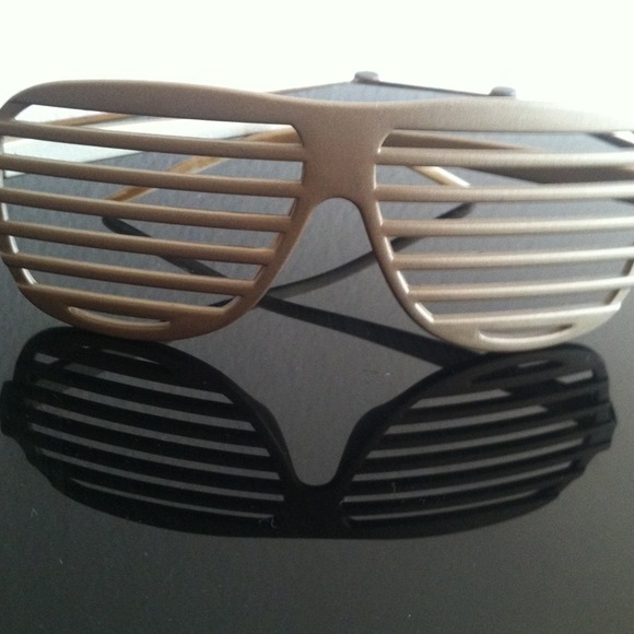 Gold sunglasses - Picture 1 of 1