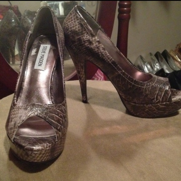 Steve madden Peep-toe heels