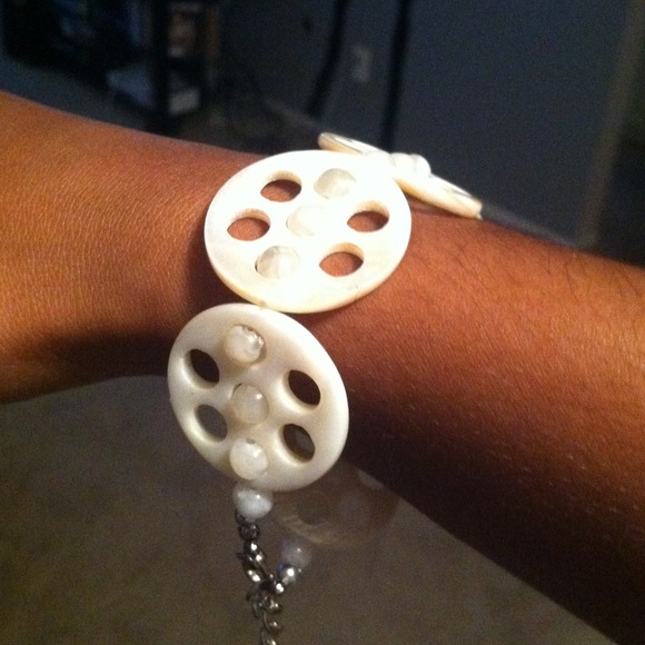 Shell bracelet - Picture 2 of 2