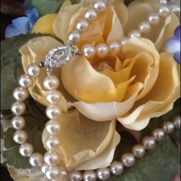 ***TRADED*** Pearl Choker