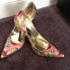 GUESS floral pumps