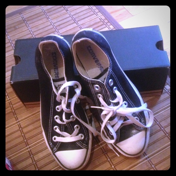 Black white converse