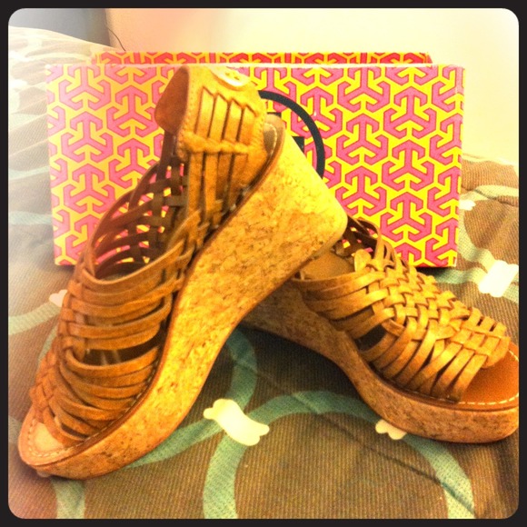 **SOLD**Auth. Tory Burch wedge..