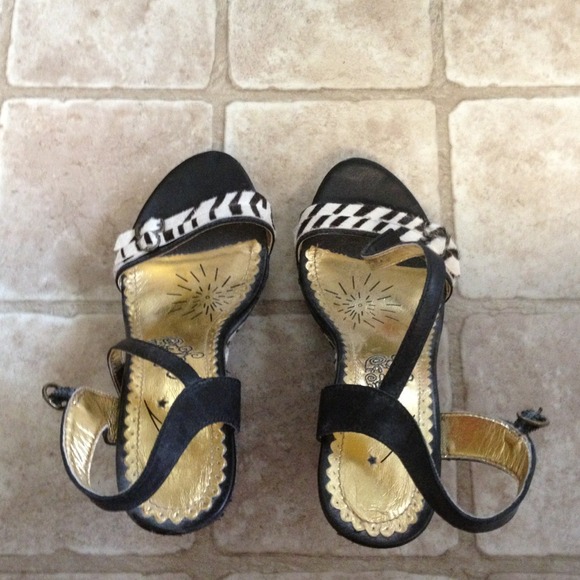 Naughty Monkey Platforms