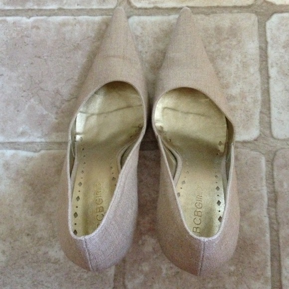 Beige with a touch of gold pumps