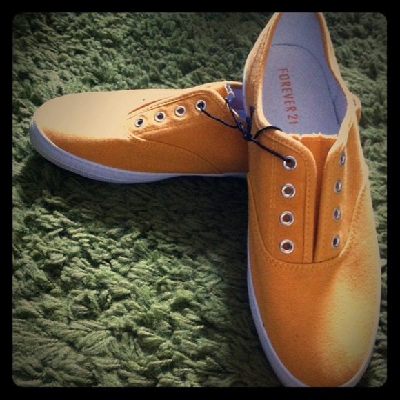 ⛔SOLD!!! Forever 21 NWT mustard shoes