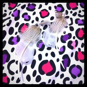 Cute White Feathery Earings😁