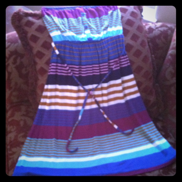 Old Navy Dresses & Skirts - RESERVED!! strapless dress, never worn!! 👗