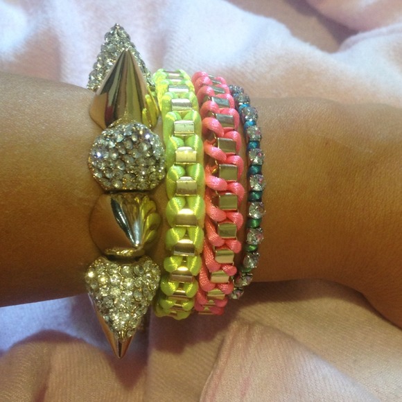 Neon chain bracelet - Picture 1 of 4