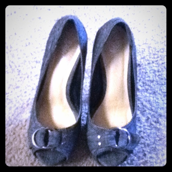 Shoes - Gray heels size 7.5