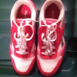 Classic Jogger size 6 Reebok shoe