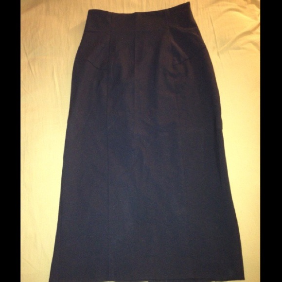 Victoria's Secret ruffle back pencil skirt 💫