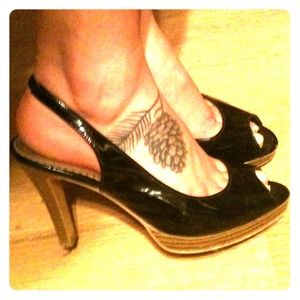 SOLD! @lisagrfi Black Heels!!
