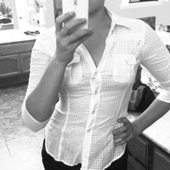 White flattered top.. Great for work!
