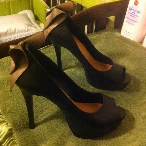 Elle bow tie black heels (brand new)