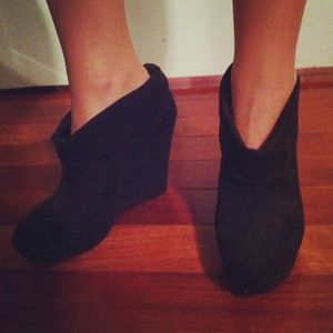 Kelsi Dagger black wedge booties size 9.5