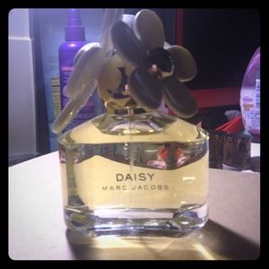 SOLD Marc Jacobs Daisy 1.7