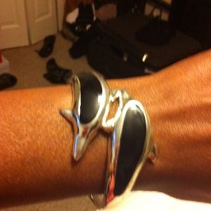 Free bundle gift Sliver and black dolphin bracelet