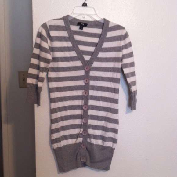 💛*SOLD*Grey stripped sweater