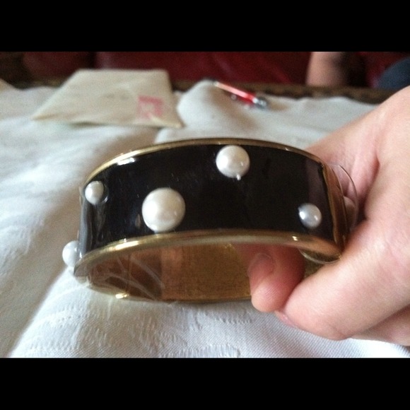 Free Bangle Gift Black Enamel Faux Pearl