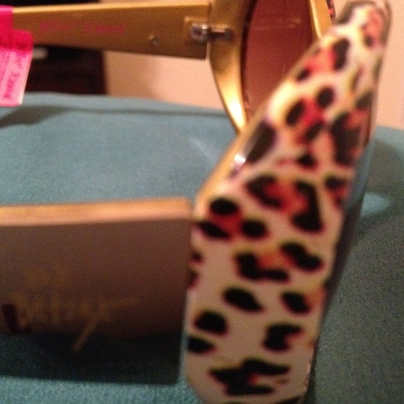 Betsy Johnson Leopard print Shade - Picture 2 of 3