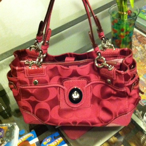 👜HOT PINK COACH BAG👜