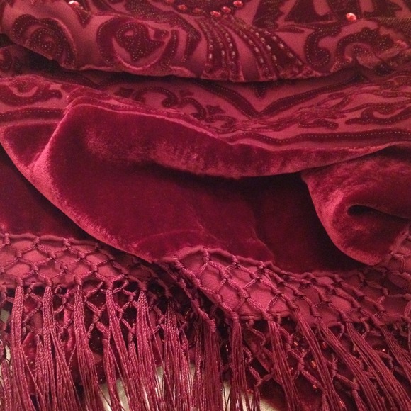 ✋SOLD✋Pretty Shawl