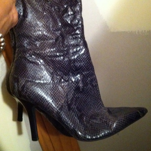 SOLD!!!!!!!!REDUCED****Nine west snake skin print - Picture 1 of 4
